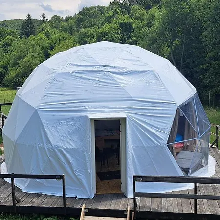 Forest Glamping ブラショフ